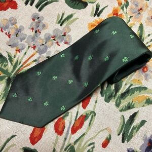 St Patricks VTG 80s Connemara Shamrock Clover Necktie Tie Ireland Preppy Classic